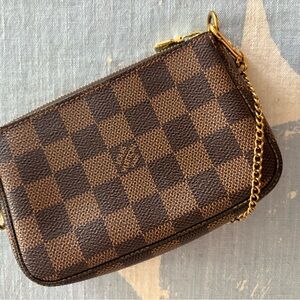 Louis Vuitton Damier Ebene Mini pochette